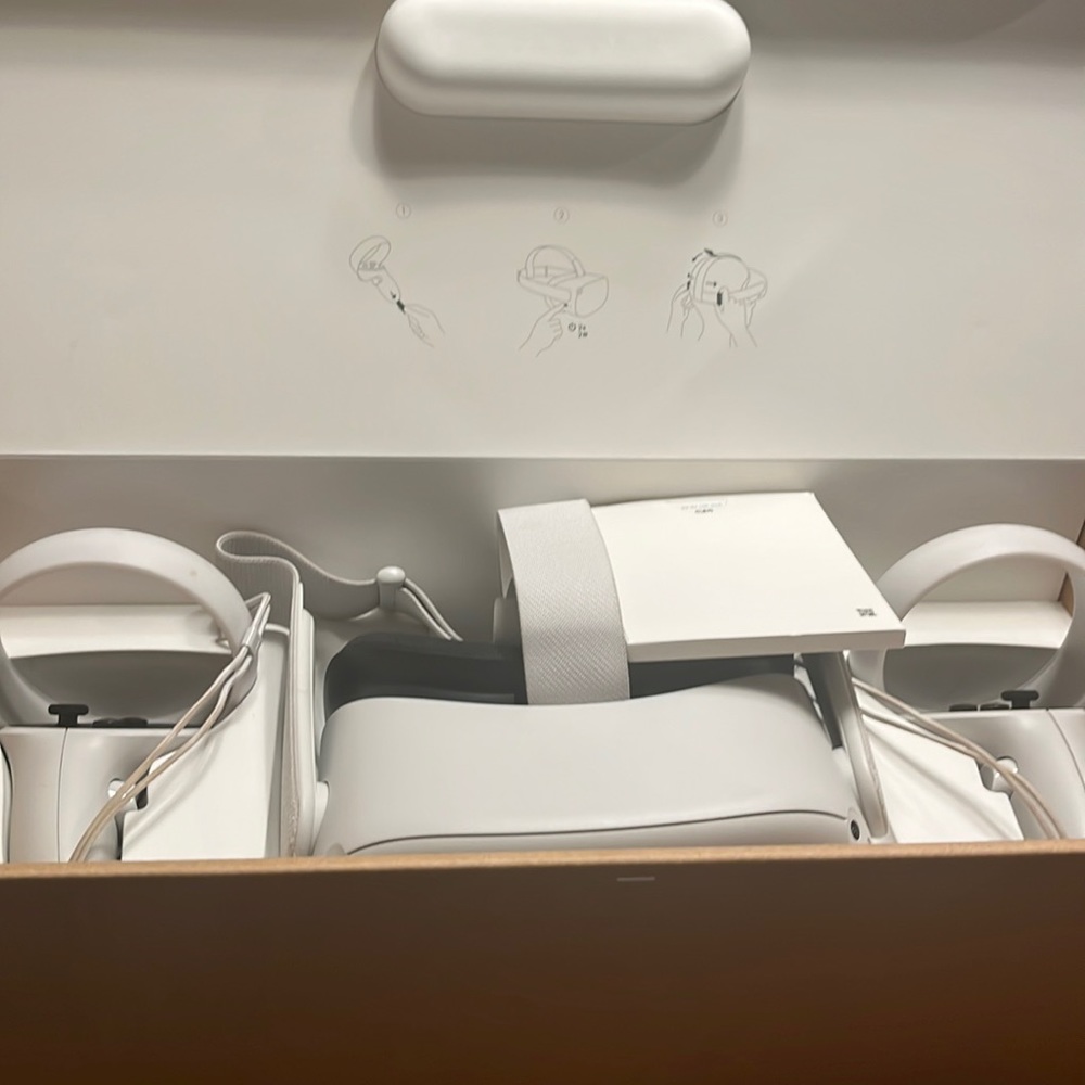Oculus Quest 2 and Elite head strap